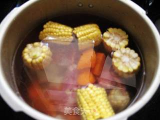 红萝卜山药龙骨汤的做法步骤：7