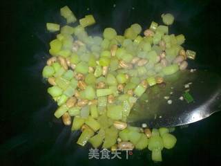 小炒莴笋粒的做法步骤：4