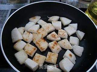 香炒馒头——剩馒头的春天的做法步骤：3