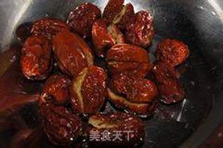 给宝宝的--银耳红枣汤+红枣泥的做法步骤：2