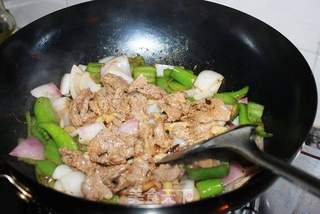 洋葱炒牛肉的做法步骤:9