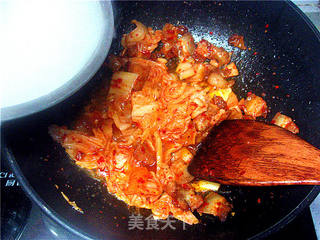 征服挑剔老公的韩国泡菜火锅麻辣面的做法步骤:5