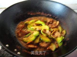 西葫芦小炒肉的做法步骤：10