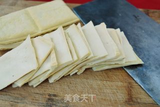 香干炒韭菜的做法步骤:2