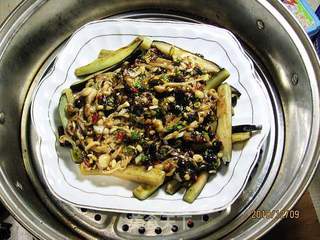 剁椒金针蒸茄条的做法步骤：7