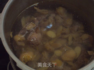 黑豆天麻老母鸡汤的做法步骤:4