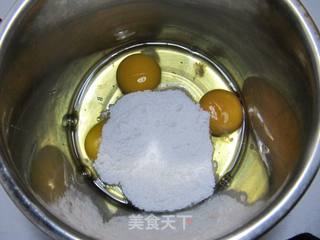 菠萝格蛋糕卷的做法步骤：1