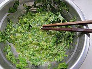 药芹叶鸡蛋饼的做法步骤:2