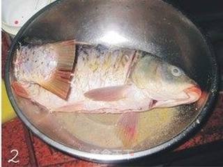 糖醋鲤鱼的做法步骤:2