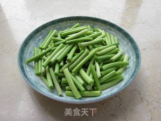 蒜薹炒鸡胗的做法步骤:2