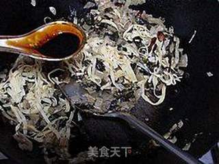 咸菜炒百叶的做法步骤：7
