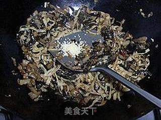 咸菜炒百叶的做法步骤：8
