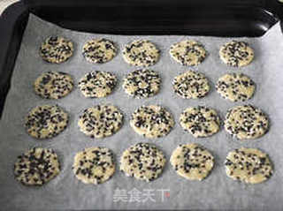 酥脆可口芝麻饼--金钱饼的做法步骤:7