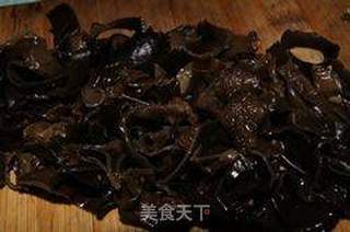 芹菜木耳饺子的做法步骤：2