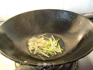 葱香野生小鲫鱼的做法步骤:4