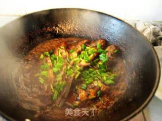 葱香野生小鲫鱼的做法步骤:8