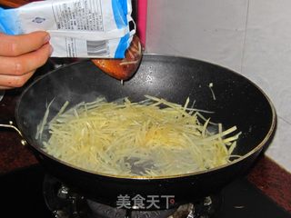 土豆丝卷饼的做法步骤:11