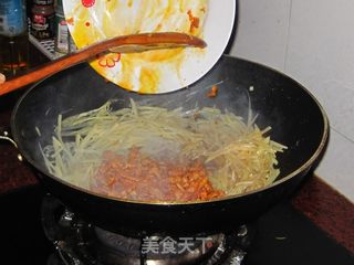 土豆丝卷饼的做法步骤:13