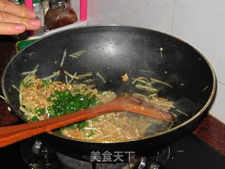 土豆丝卷饼的做法步骤:16