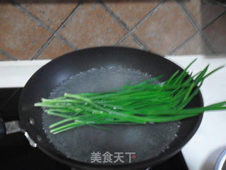 湘菜凉拌韭菜的做法步骤:2
