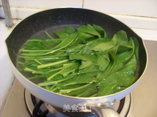 凉拌菠菜粉丝的做法步骤：1
