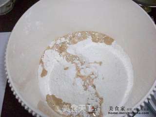 首次勇敢的尝试@@芝士火腿杂锦批萨的做法步骤:2