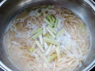 最给力的早餐--家常排骨面的做法步骤：5