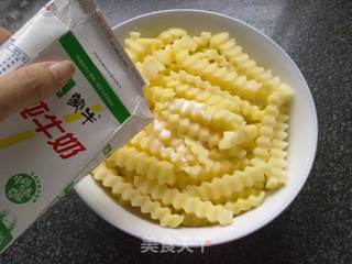 自制超级美味的【奶味薯条】的做法步骤:4