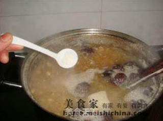 黄豆煲猪尾骨的做法步骤：7