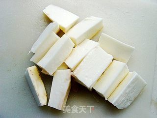 鲜淮山玉米骨头汤的做法步骤:2