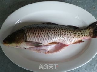 栖湖糖醋鲤鱼的做法步骤：2