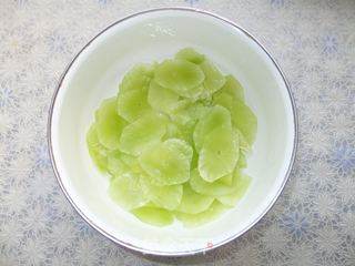 莴苣炒肉片的做法步骤：2