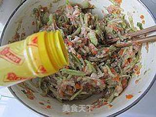 西瓜皮鲜肉饺子的做法步骤:5