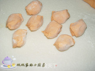 胡萝卜辫子馒头的做法步骤:6