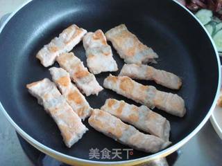 干煎三文鱼腩的做法步骤：4