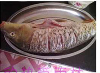 糖醋鲤鱼的做法步骤:2