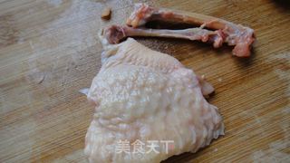 换个花样吃鸡翅---------鲜蔬脱骨鸡翅的做法步骤：1