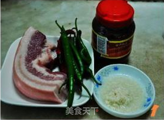 美味解谗又肥而不腻的回锅肉（米酒的妙用）的做法步骤：1