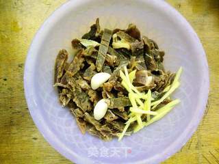猪肉干焖白萝卜的做法步骤:3