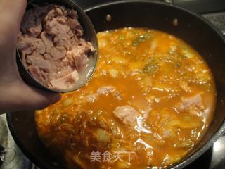 韩式吞拿鱼泡菜汤的做法步骤：6