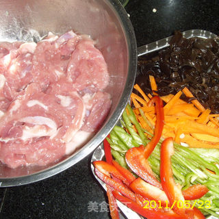 【飞禽走兽】鱼香肉丝的做法步骤:4
