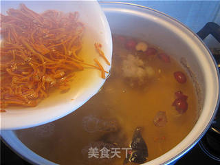 鳄鱼虫草花汤的做法步骤:5