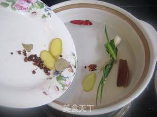 香辣卤羊蹄的做法步骤:3