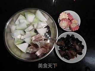 玉米咸肉汤的做法步骤：1