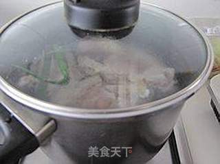 【飞禽走兽】----茶树菇牛骨煲的做法步骤:5