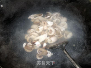 柱候酱爆章鱼的做法步骤:2