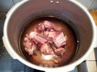 番茄山药烧牛尾的做法步骤：1