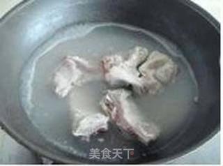 养生汤煲：竹蔗茅根胡萝卜汤的做法步骤：3