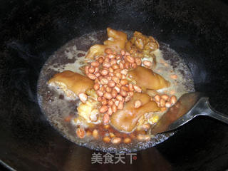 花生炖猪手的做法步骤:5