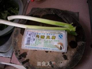 大葱炒豆腐的做法步骤：1